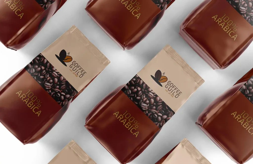 Packaging pour sachet de café pour "The Coffee Guild". Le Packaging est sobre et reprend les codes de la marque, le logo, le beige et le marron.